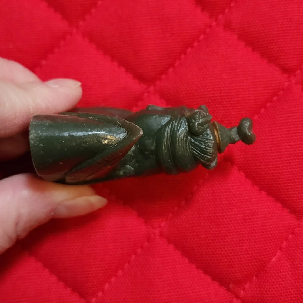 Vintage Chinese Snuff Bottle Unique dark green hand carved emperor bust